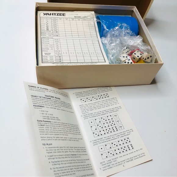 Vintage 1978 Lowe Milton Bradley Yahtzee Game Blue Cup Complete Score Sheets Etc - Picture 6 of 11